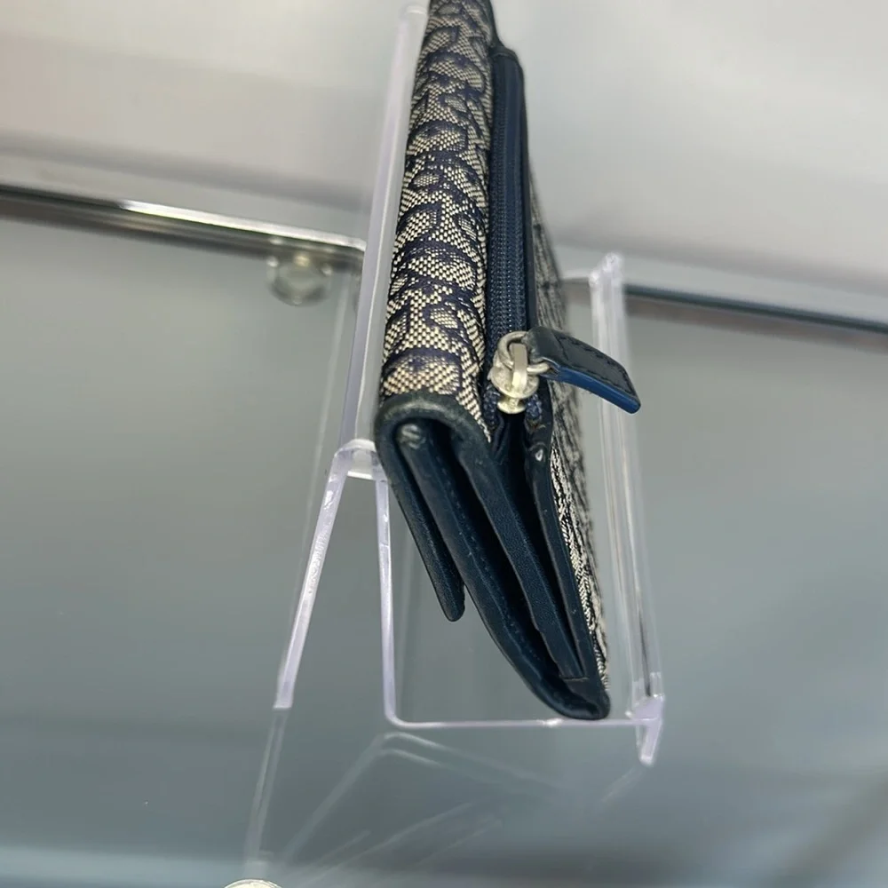Christian Dior Oblique Jacquard wallet in navy/beige. Retail price: ~$550–$750